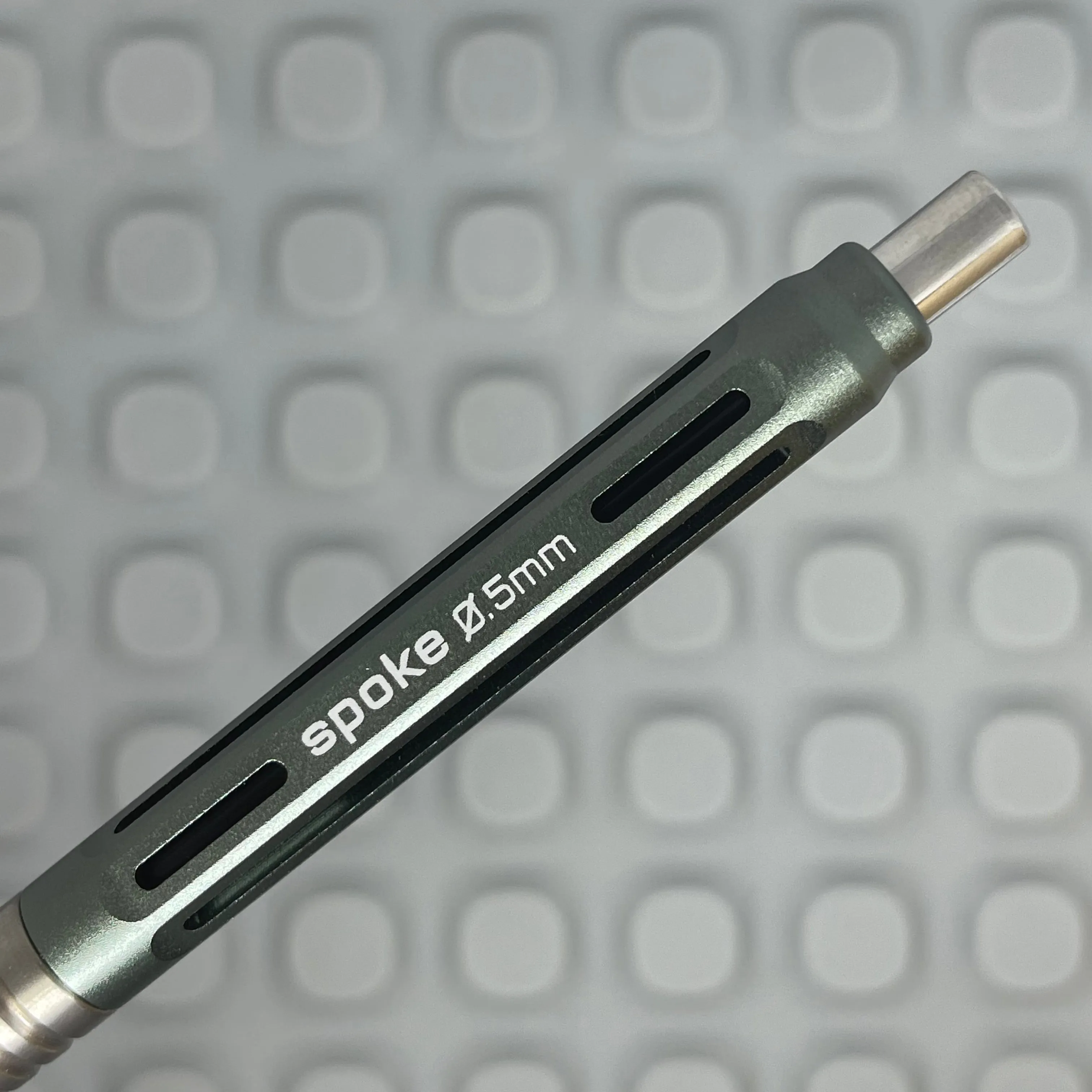 #spokehack Model 4 / Supergroove Bronze Stripe Titanium Grip