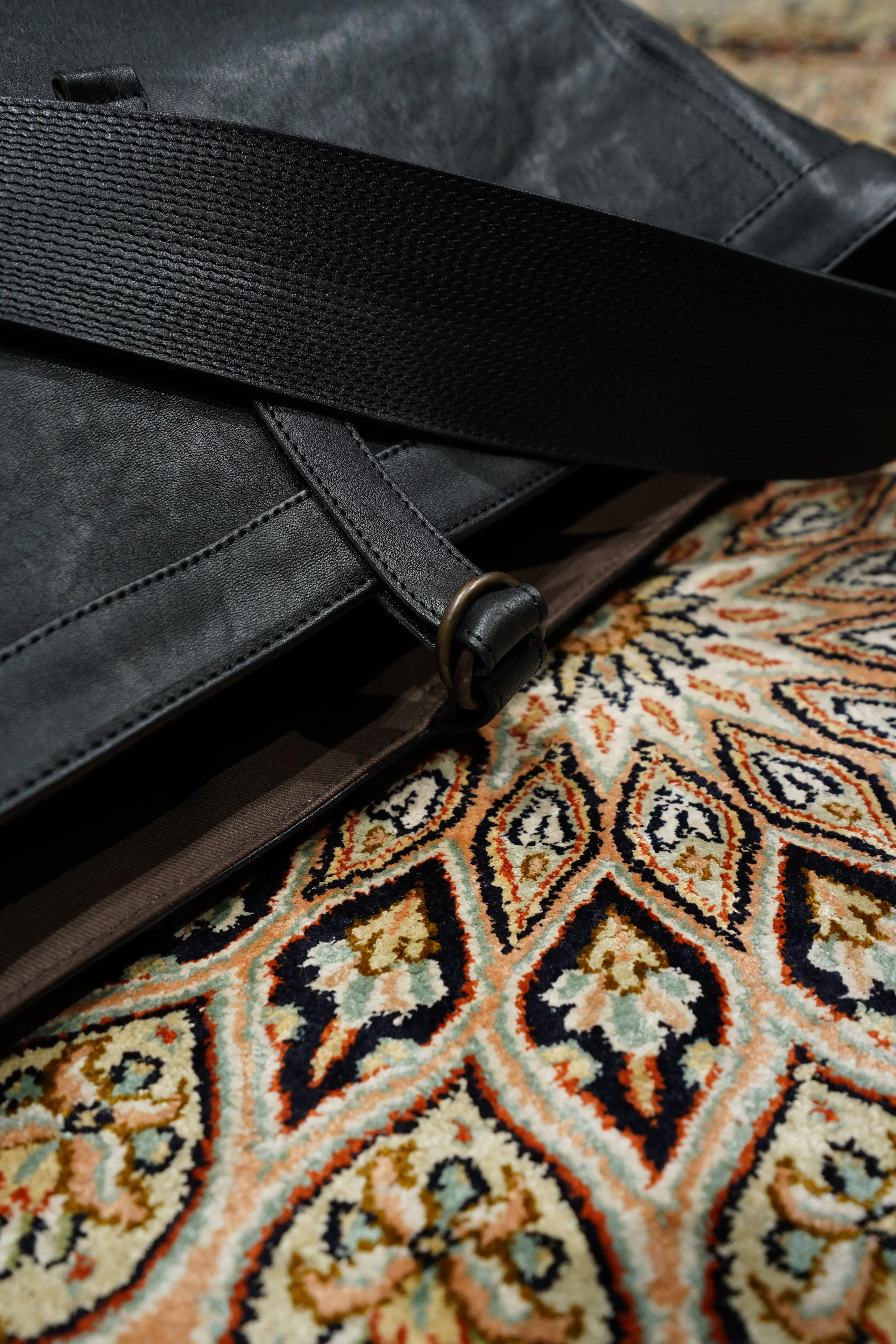 Taiga Takahashi NEWSBOY BAG SMALL (BLACK LEATHER)