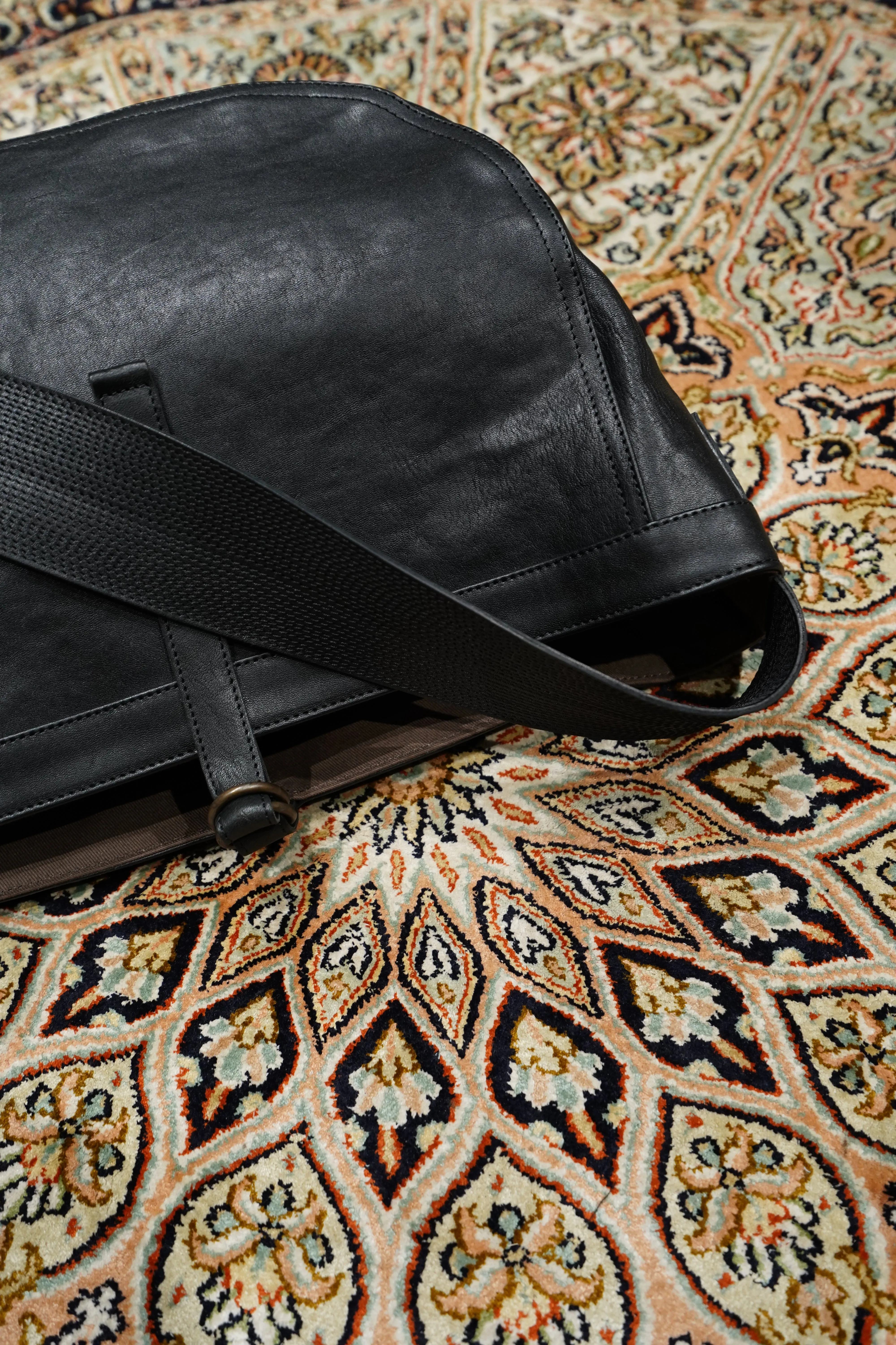Taiga Takahashi NEWSBOY BAG SMALL (BLACK LEATHER)